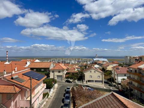 2 prédios em santa iria da azoia