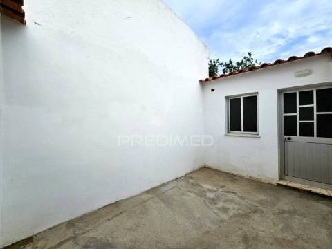 Moradia t2 renovada no centro de castro verde