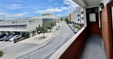 Apartamento t4 no centro das taipas
