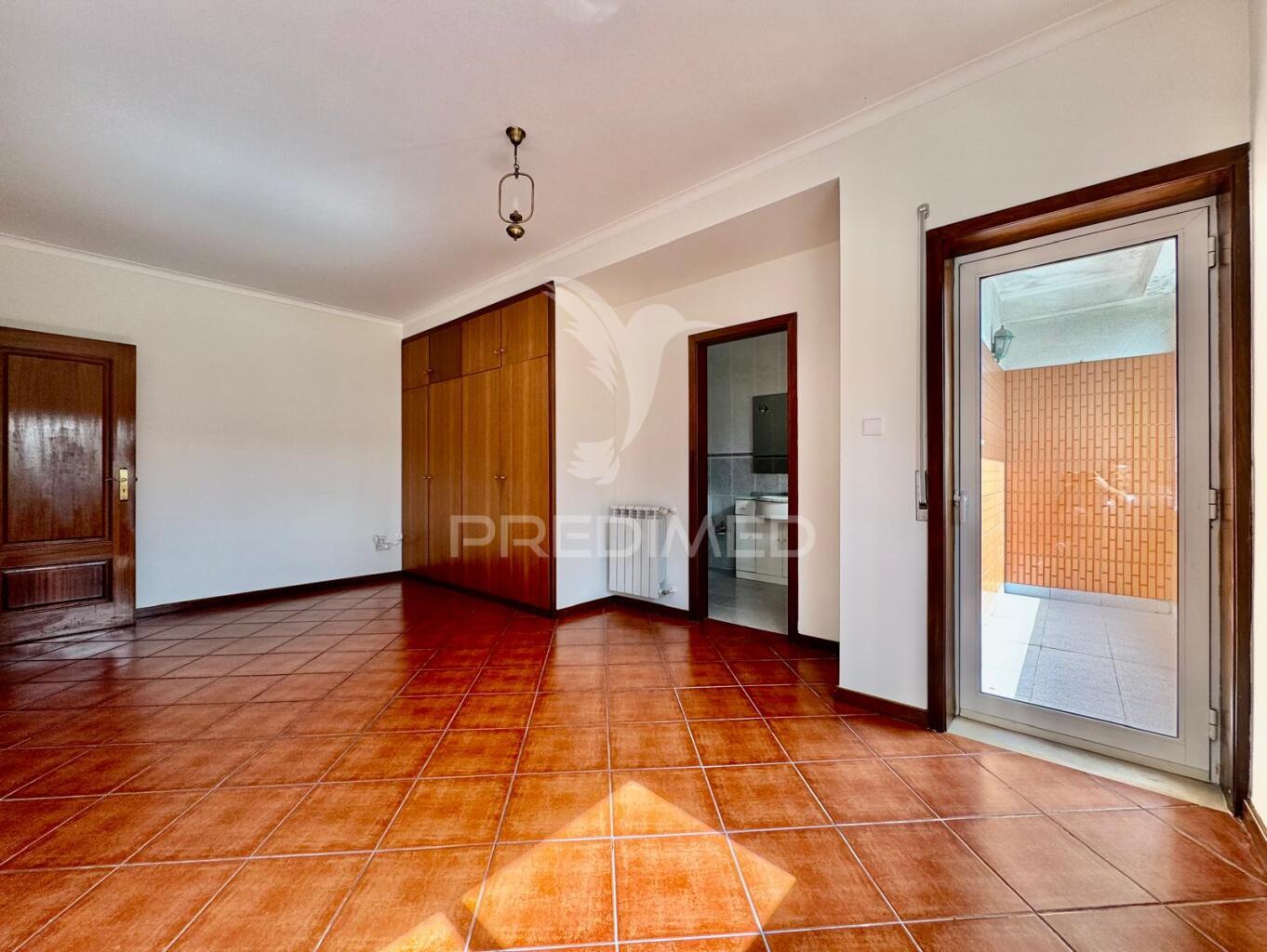 Apartamento t4 no centro das taipas