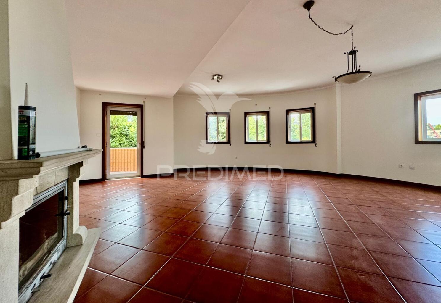Apartamento t4 no centro das taipas