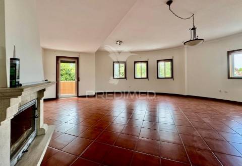 Apartamento t4 no centro das taipas