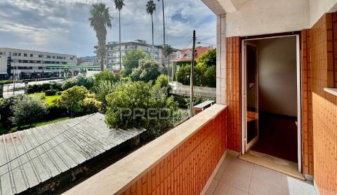 Apartamento t4 no centro das taipas