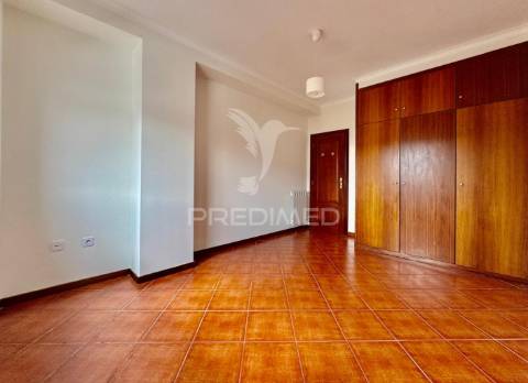 Apartamento t4 no centro das taipas