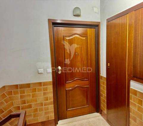 Apartamento t4 no centro das taipas