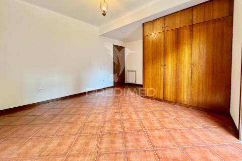 Apartamento t4 no centro das taipas