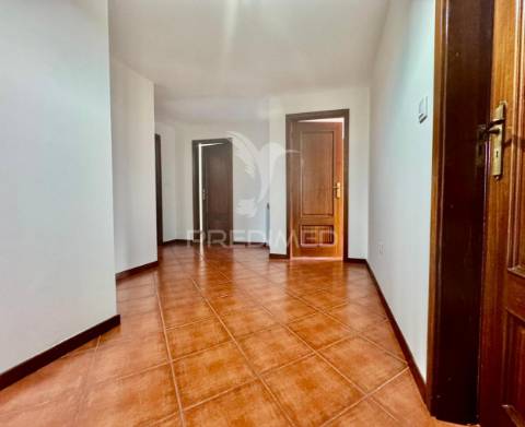 Apartamento t4 no centro das taipas