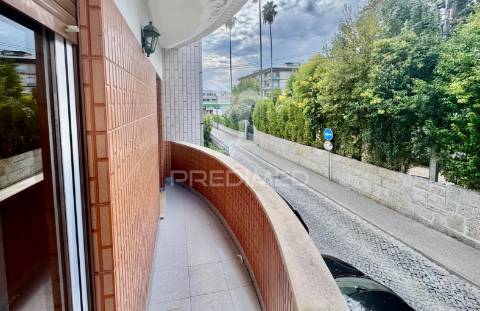 Apartamento t4 no centro das taipas