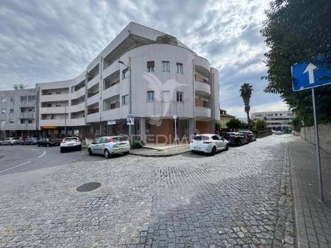 Apartamento t4 no centro das taipas