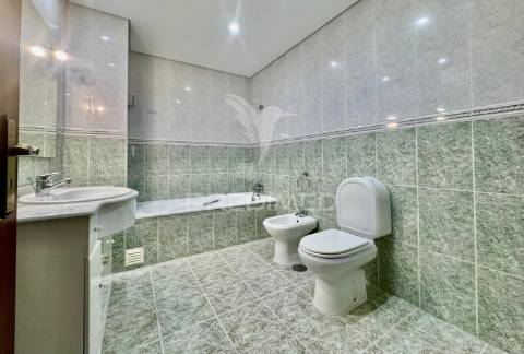 Apartamento t4 no centro das taipas