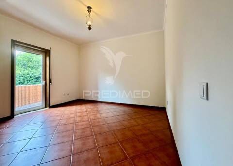 Apartamento t4 no centro das taipas