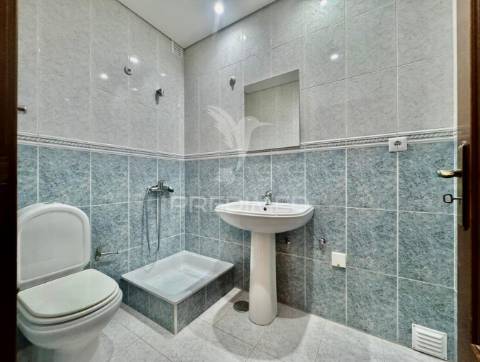 Apartamento t4 no centro das taipas