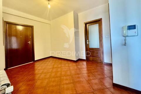 Apartamento t4 no centro das taipas