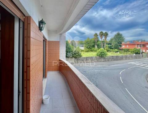 Apartamento t4 no centro das taipas