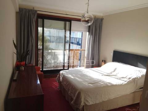Apartamento t2 com terraço e garagem em matosinhos sul