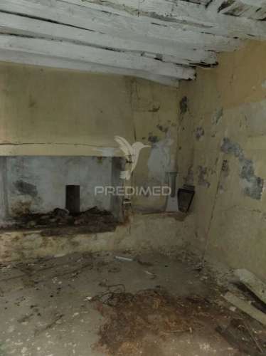 Prédio de 3 andares e terraço na ribeira de santarém perto da estação  comboio