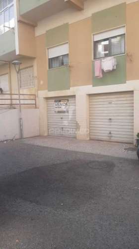 Garagem de rua com 32,50 m², localizada nas traseiras do hospital são bernardo