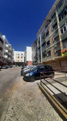Garagem de rua com 32,50 m², localizada nas traseiras do hospital são bernardo