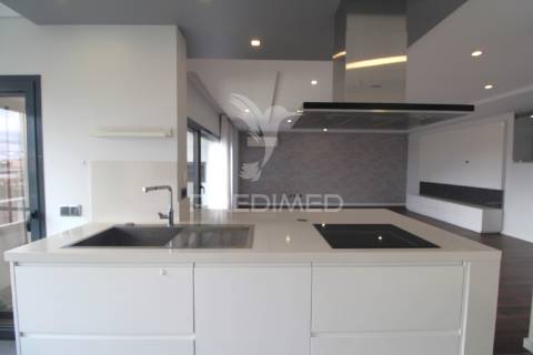 Duplex t3+1 com grandes terraços - montijo