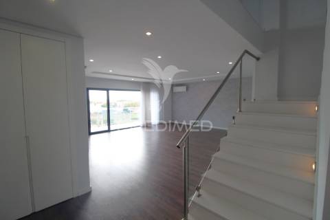 Duplex t3+1 com grandes terraços - montijo