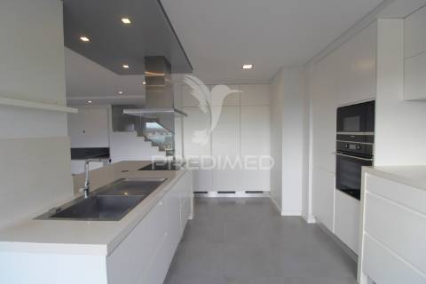 Duplex t3+1 com grandes terraços - montijo
