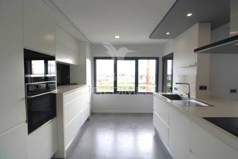 Duplex t3+1 com grandes terraços - montijo