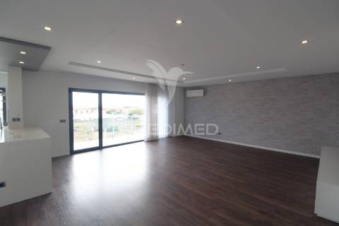 Duplex t3+1 com grandes terraços - montijo