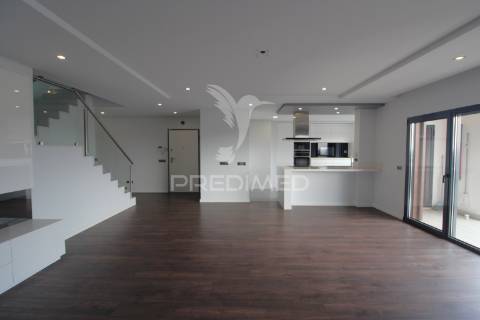 Duplex t3+1 com grandes terraços - montijo