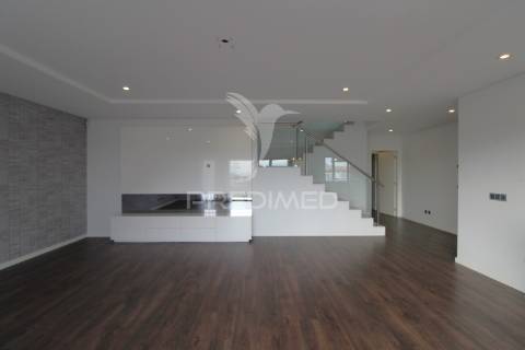 Duplex t3+1 com grandes terraços - montijo
