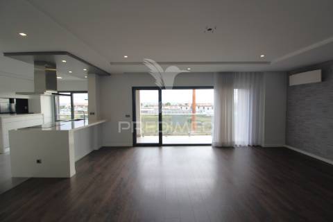 Duplex t3+1 com grandes terraços - montijo