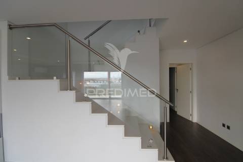 Duplex t3+1 com grandes terraços - montijo