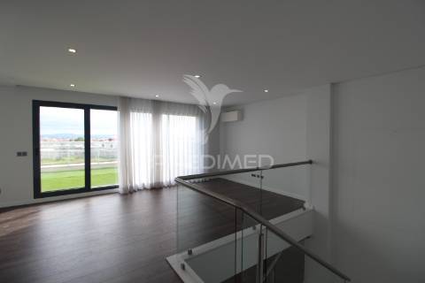 Duplex t3+1 com grandes terraços - montijo