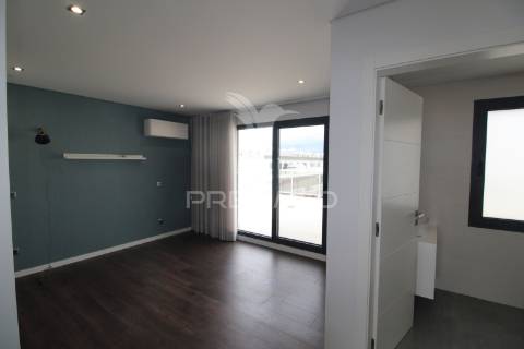Duplex t3+1 com grandes terraços - montijo