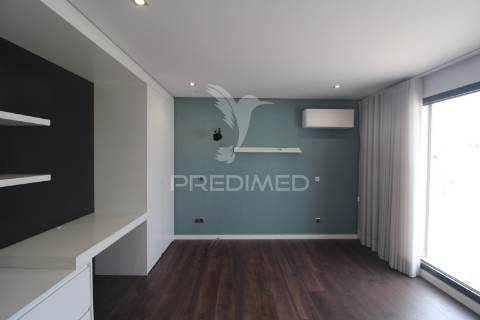 Duplex t3+1 com grandes terraços - montijo