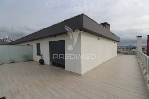Duplex t3+1 com grandes terraços - montijo