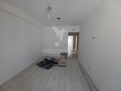 Apartamento t2 – carregado em remodelação