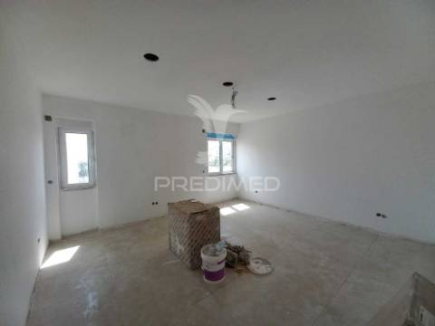Apartamento t2 – carregado em remodelação