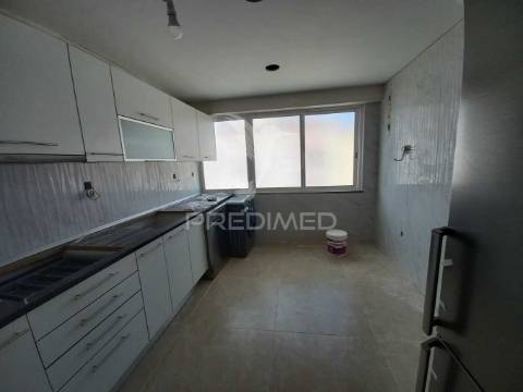 Apartamento t2 – carregado em remodelação