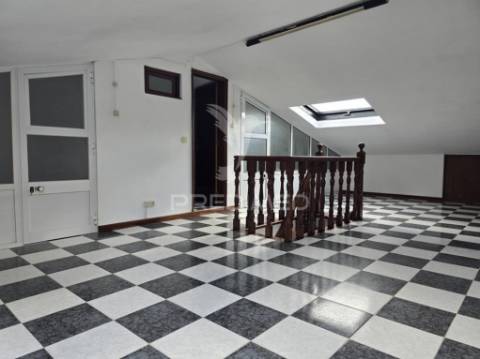 Apartamento t2 com sótão e garagem eiras coimbra
