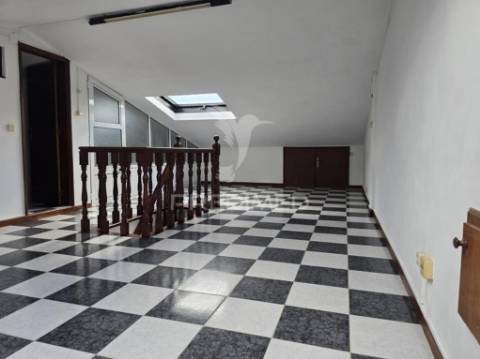 Apartamento t2 com sótão e garagem eiras coimbra