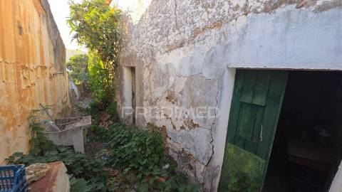 Casa em ruina dentro da vila de sao marcos da serra, algarve