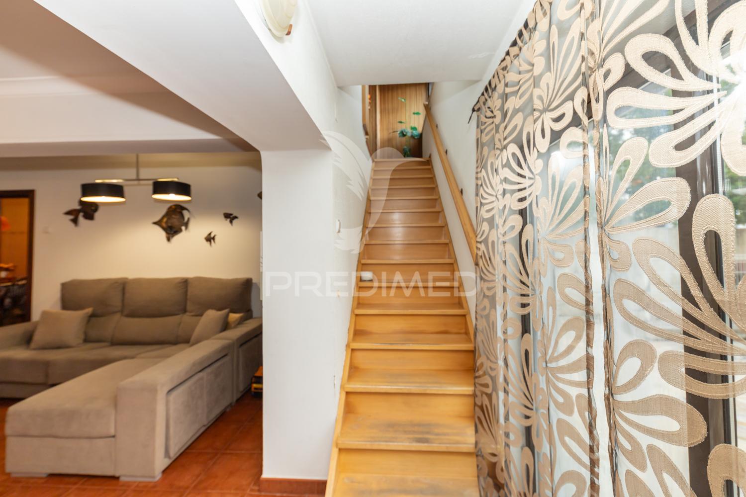 Andar de moradia duplex com logradouro e garagem,setúbal.