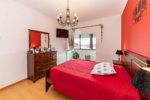 Andar de moradia duplex com logradouro e garagem,setúbal.