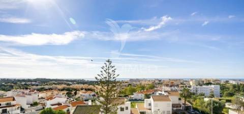 Apartamento t2+2 para arrendamento de longa duração — albufeira