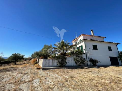 Moradia em almendra – vila nova de foz côa