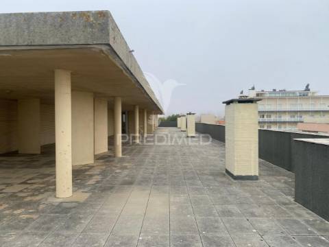 Arrenda-se t2 leça 1 linha mar remodelado