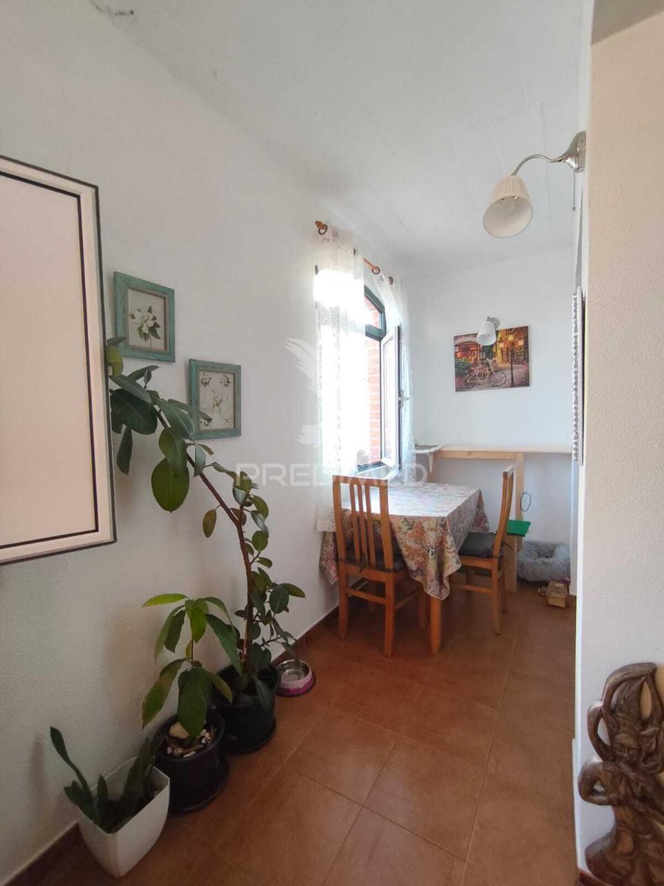 Duplex t2 com lareira e varanda ampla, grândola.
