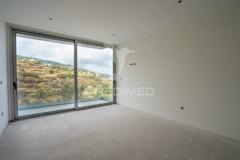 Moradia t3 em fase de construção com vista mar , santa cruz - ilha da madeira