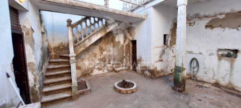 Moradia t3, no centro da vila de cuba para remodelação total
