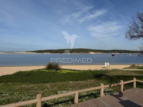 Moradia isolada térrea com aproveitamento de sótão e piscina  em sesimbra